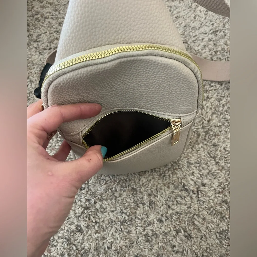One strap back pack - Picture 3 of 4